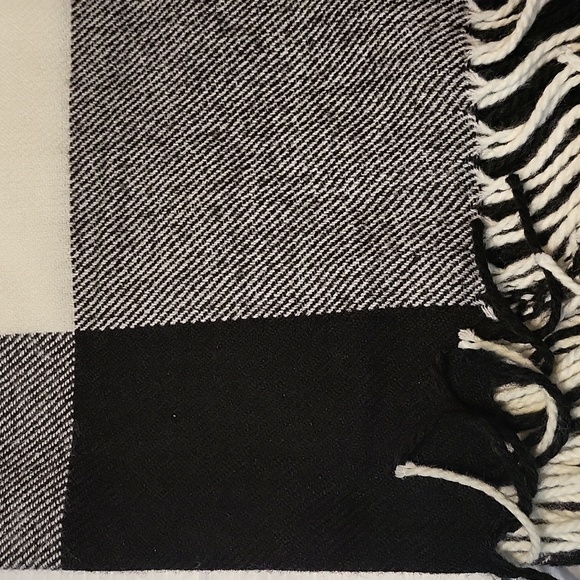 Hildie & Jo Blanket Scarf - Picture 5 of 5